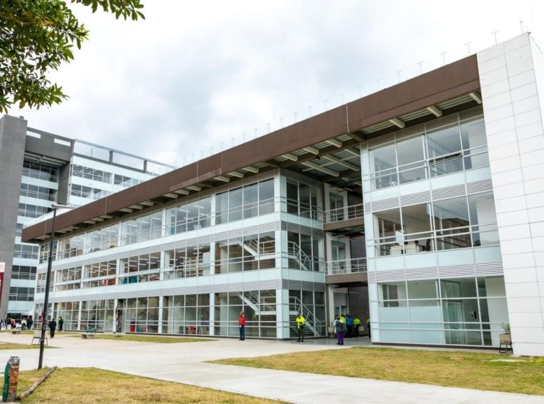 La sede de la U. Distrital, El Ensueño, cuenta con instalaciones modernas, las cuales permitirán a los y las estudiantes desarrollar habilidades y competencias para enfrentar los retos del mundo actual. Foto: Alcaldía Mayor.