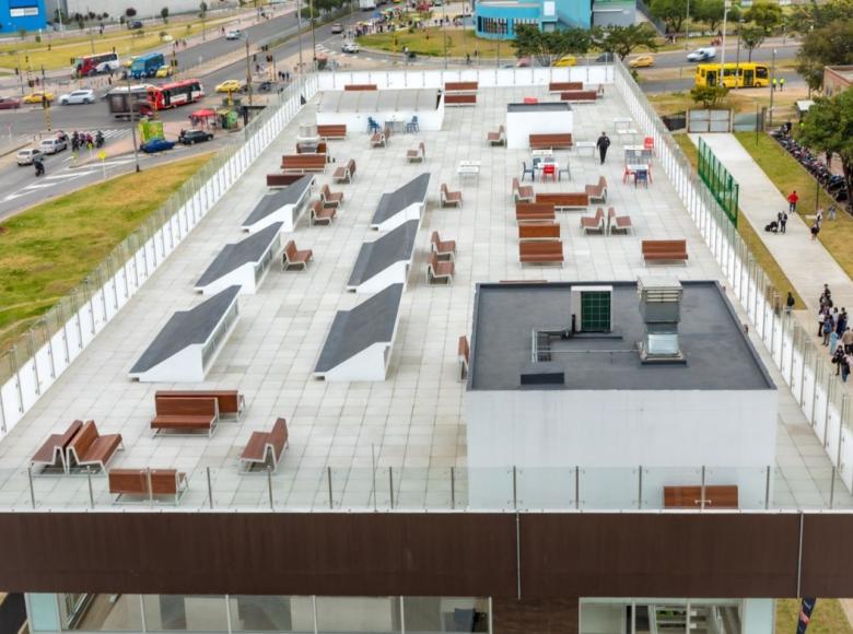 Los edificios tienen terraza transitable en el último nivel a disposición de las y los estudiantes. Foto: Alcaldía Mayor.