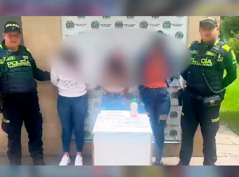 Estas tres mujeres son hermanas y fueron capturadas en flagrancia hurtando joyería en una vivienda en Suba.