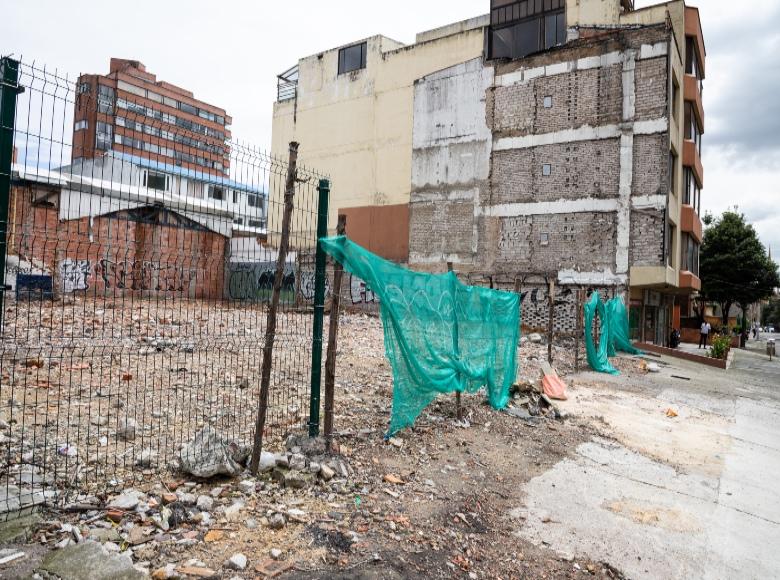 Este predio, ubicado en la calle 44 con carrera 14, en una zona limítrofe de las localidades de Chapinero y Teusaquillo, también evidencia el avance de las obras del Metro. Cuando pases por allí, recuerda que es muestra de los trabajos que se están ejecutando. 