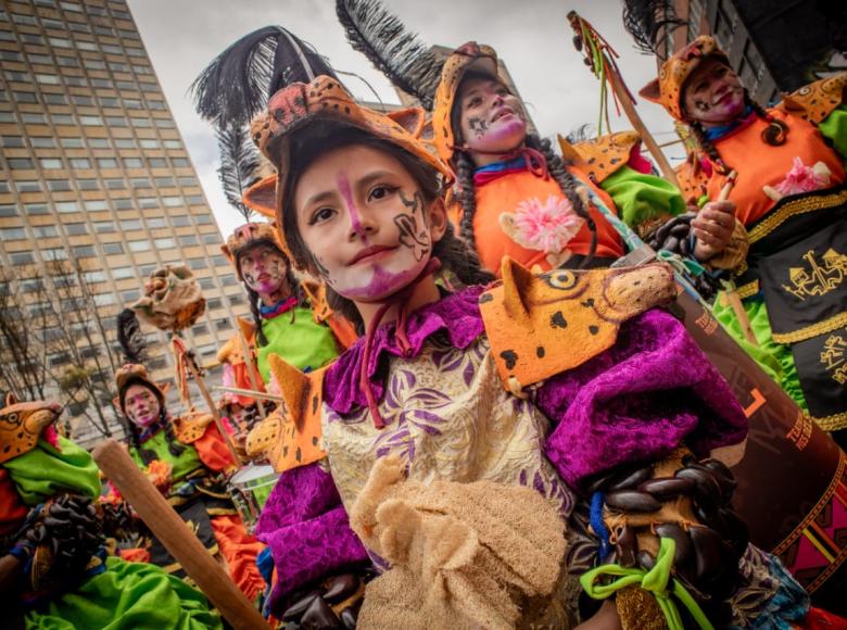 El tradicional desfile contó con la participación de 21 comparsas y cerca de mil artistas que llenaron de color y alegría la ciudad. 