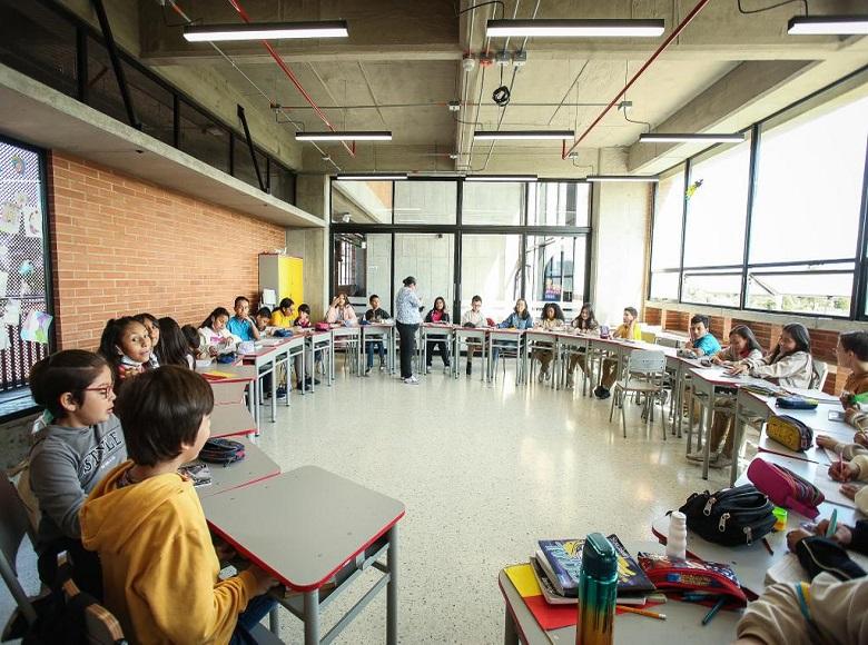 Las 30 aulas y espacios del colegio Lucila Rubio de Laverde benefician a 1.040 estudiantes de la localidad de Engativá. 