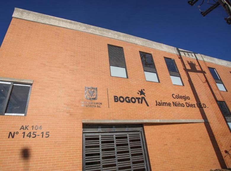 El colegio Jaime Niño Díez, ubicado en la localidad de Suba, fue el primero en entregarse. Beneficia a 520 niños y niñas en jornada única.