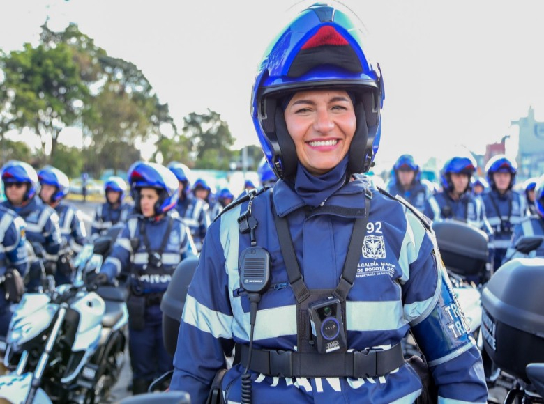  Además del parque de motocicletas, el Cuerpo de Agentes Civiles de Tránsito cuenta con nueve vehículos operativos y utiliza cámaras corporales (bodycams). 