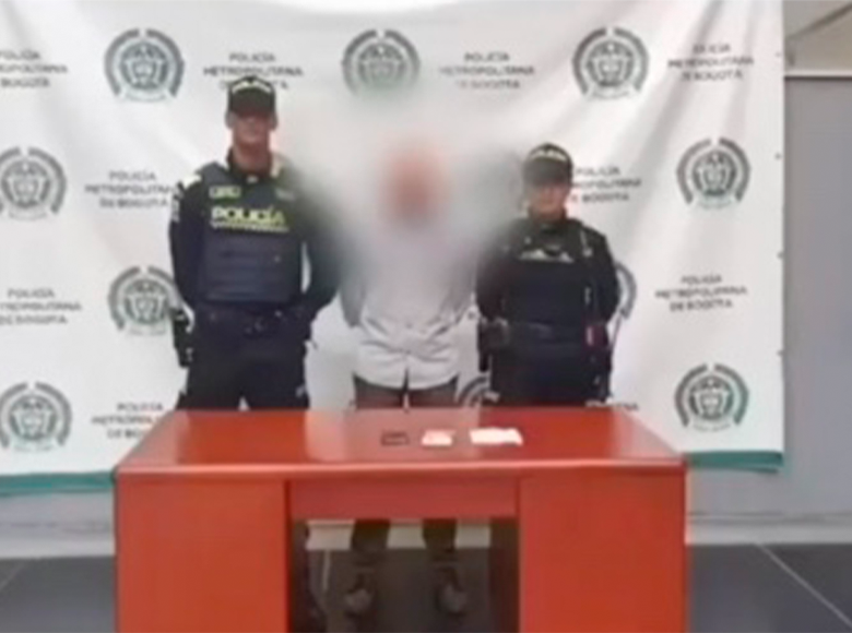 Uniformados de la Estación de Policía Puente Aranda en Bogotá capturaron a una persona por hurtar dinero usando huellas dactilares sintéticas.