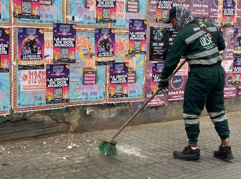 En la intervención de la UAESP se hizo barrido y recolección de residuos sobre la calle 19 entre carreras séptima y octava dejando esta zona más limpia. 