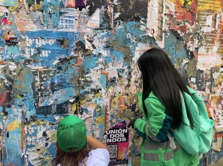 Durante la jornada se intervino un tramo entre las calles 13 y 19 donde se retiró la papelería de postes y paredes que seguidamente se pintaron. 