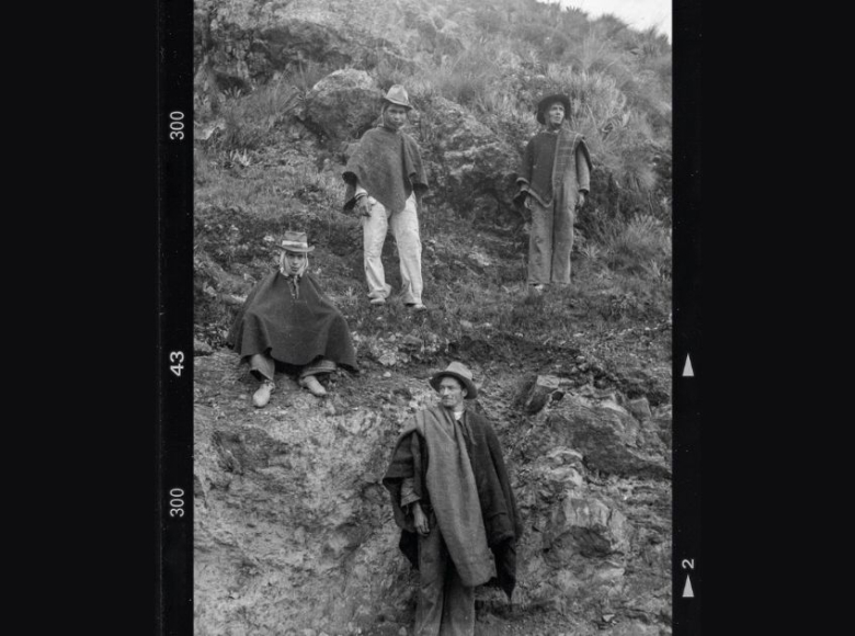 Fotografía de Daniel Rodríguez. 'Pareja de adultos mayores'. Año 1945. Colección Museo de Bogotá. 