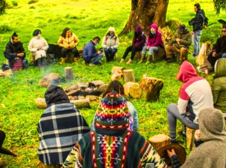 Este lugar es una plataforma que posibilita el reconocimiento de las memorias, significados, sentidos y experiencias de las comunidades que habitaron y habitan los territorios rurales, periurbanos y urbanos del sur de Bogotá.