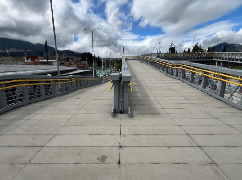 La administración del alcalde Carlos Fernando Galán recibió el puente con un avance del 30 % y hoy, seis meses después se pone en servicio para la ciudadanía. 