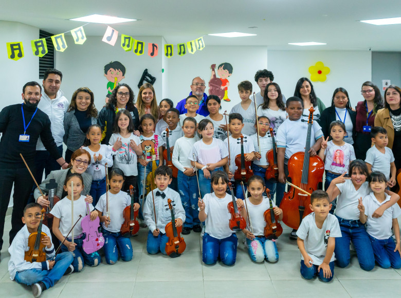 El Centro Filarmónico busca fortalecer la relación entre cultura y reconciliación a través de la formación musical.