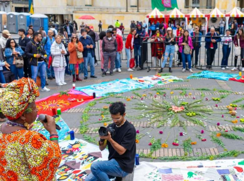 Organizaciones, colectivos y líderes de víctimas el conflicto expresaron relatos sobre la guerra en el país y sus trabajos en materia de reconciliación.