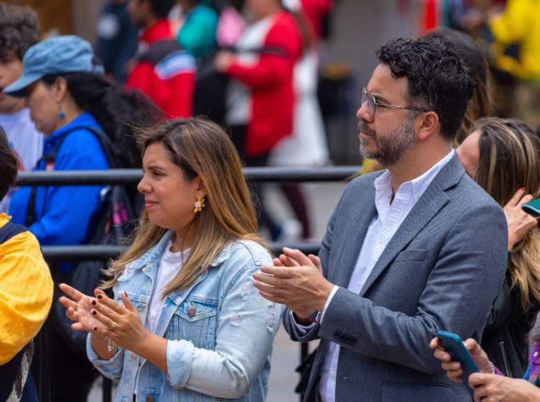 El Distrito acompañó el evento y participó en diálogos con las víctimas del conflicto. Isabelita Mercado, alta Consejera de Paz y Miguel Silva, secretario General de la Alcaldía de Bogotá.