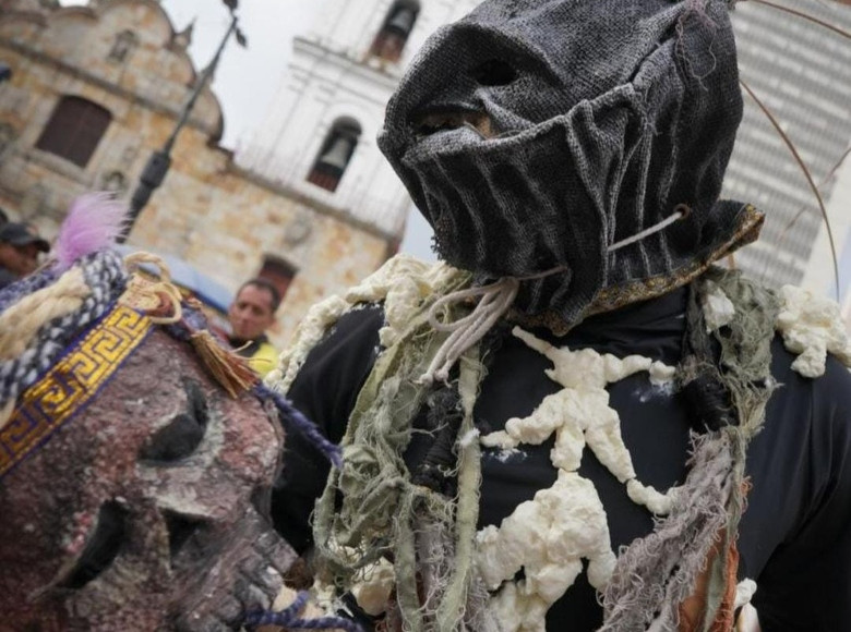 El desfile contó con la participación de cerca de 20 comparsas que llenaron de arte, talento y cultura las calles de Bogotá. 