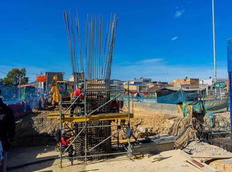 El proyecto incluye 63.931 m² de espacio público, 23 604 m² de zonas verdes, 1.83 km de ciclorruta, un puente vehicular (Venecia), cuatro deprimidos, tres estaciones de TransMilenio, 11 taquillas y una cicloestación.