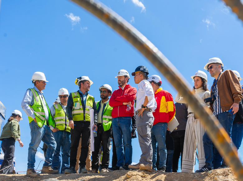 El alcalde Carlos Fernando Galán y el director del IDU, Orlando Molano, recorrieron la obra del puente de Venecia este miércoles 18 de septiembre.