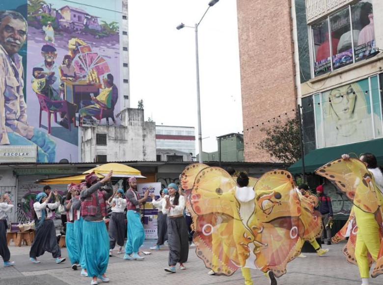 A través de la Secretaría de Cultura, Recreación y Deporte, entrega a la ciudad el mural “Macondo: un estado de ánimo”.