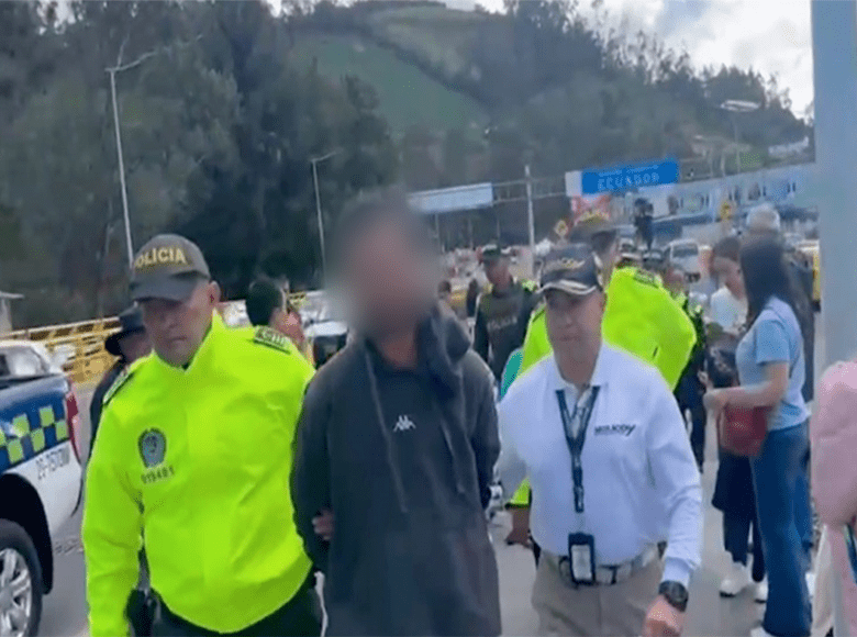 Capturaron en Ecuador a alias ‘Corona’, uno los más buscados en Bogotá por hurto y fleteo. Era presunto integrante del grupo criminal ‘Los Sacapintas’, vinculado en al menos 15 eventos de hurto en 2018 y 2019.