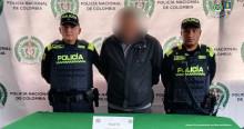 Cárcel para hombre que se hizo pasar por policía para hurtar a una extranjera