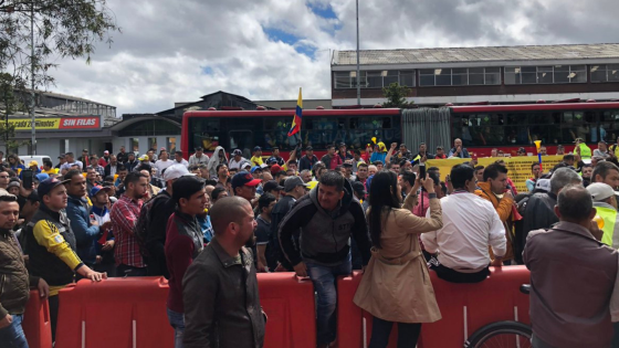 Toma de una cámara de seguridad en el que se observa un aspecto del paro de taxistas.