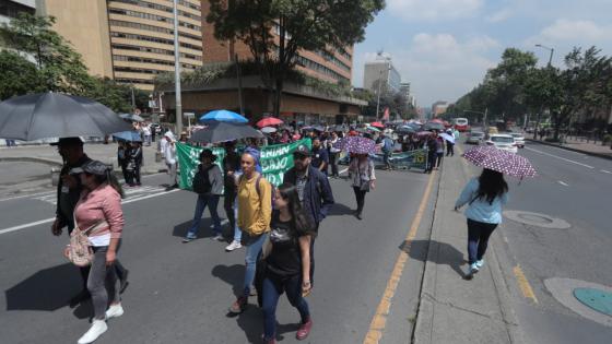 Manifestación por la calle 19