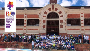 La Beca es dirigida a artistas y creadores colombianos que presenten un proyecto que involucre a la población de la Plaza de Mercado de Las Cruces.