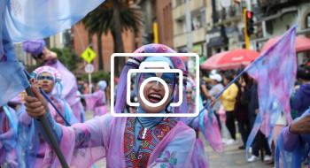 Navidad en Bogotá 2024 fotos del gran desfile navideño Día de Velitas 