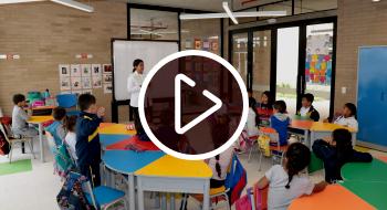 Niños disfrutan de instalaciones del colegio Rogelio Salmona en Ciudad Bolívar - Foto: Alcaldía de Bogotá.