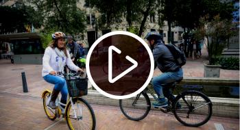 Imagen de ciudadanos en bicicleta