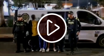 Video: Cuatro capturados por hurto al cosquilleo en TransMilenio en Bogotá