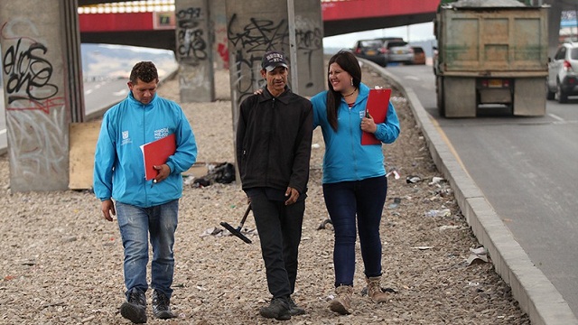 Atención habitantes de calle en sector de la Sexta con Carrera 30 - Foto: Prensa Secretaría de Integración Social 