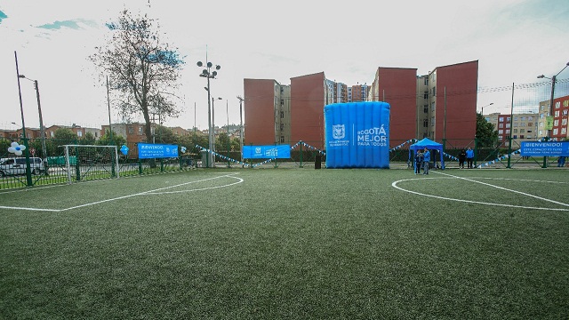 Entrega canchas sintéticas en Suba - Foto: Comunicaciones Alcaldía Bogotá 