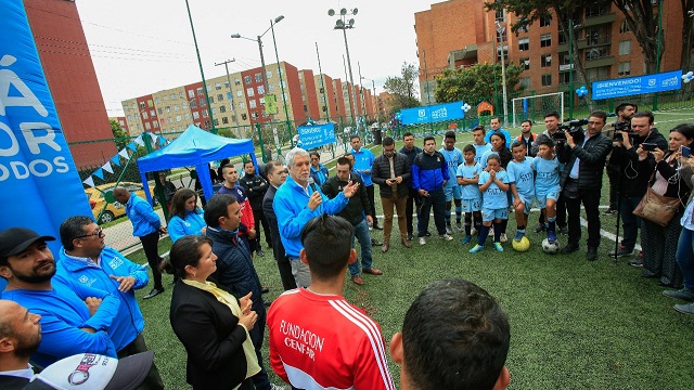 Entrega canchas sintéticas en Suba - Foto: Comunicaciones Alcaldía Bogotá 