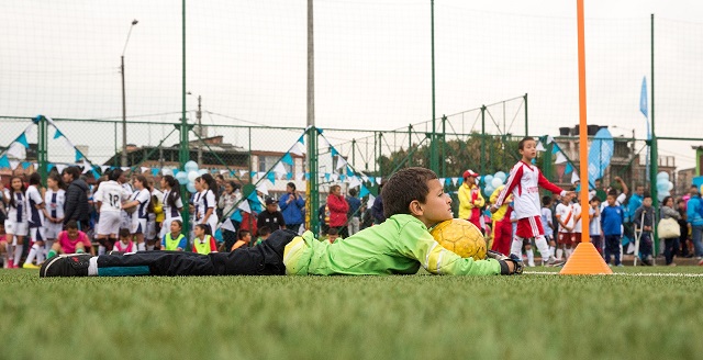 Maratón de entrega de canchas en Kennedy, Antonio Nariño y San Cristóbal - Foto: Comunicaciones Alcaldía Bogotá / Andrés Sandoval