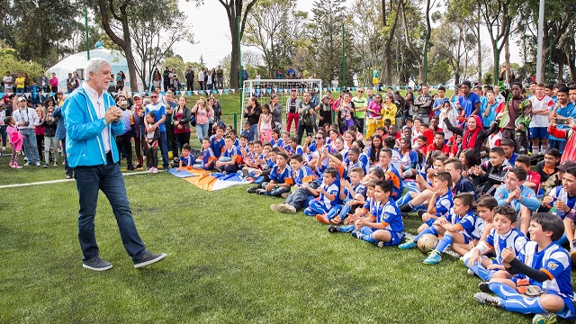 Maratón de entrega de canchas en Kennedy, Antonio Nariño y San Cristóbal - Foto: Comunicaciones Alcaldía Bogotá / Andrés Sandoval