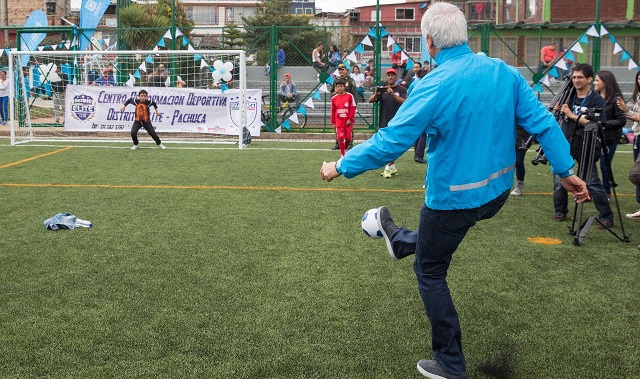 Maratón de entrega de canchas en Kennedy, Antonio Nariño y San Cristóbal - Foto: Comunicaciones Alcaldía Bogotá / Andrés Sandoval