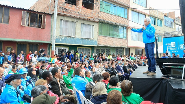 Entrega nuevo Centro Día en Engativá - Foto: Comunicaciones Alcaldía Bogotá / Diego Bauman