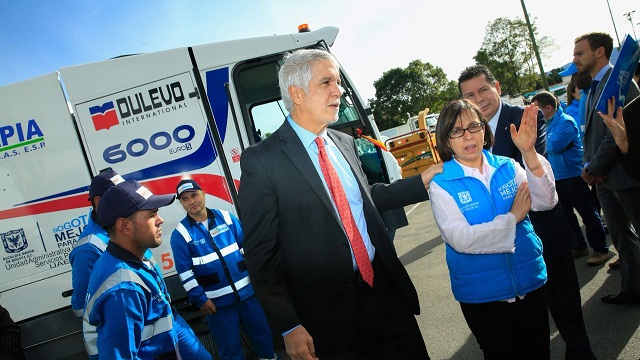 Entrega nueva flota de aseo para Bogotá - Foto: Comunicaciones Alcaldía Bogotá / Diego Bauman