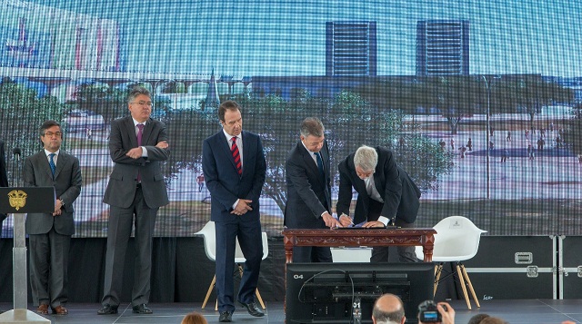 Firma convenios del Metro - Foto: Comunicaciones Alcaldía Mayor de Bogotá