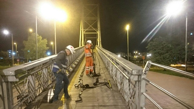 Mantenimiento puentes peatonales en Bogotá - Foto: Prensa IDU