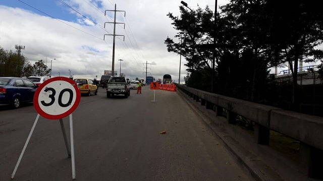 Mantenimiento puentes vehiculares en Bogotá - Foto: Prensa IDU