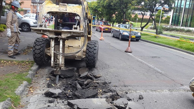 Mantenimiento de vías en la ciudad - Foto: Comunicaciones Unidad de Mantenimiento Vial