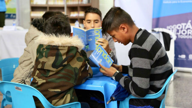 Puntos de lectura en Plazas de Mercado de Bogotá - Foto: Comunicaciones IPES