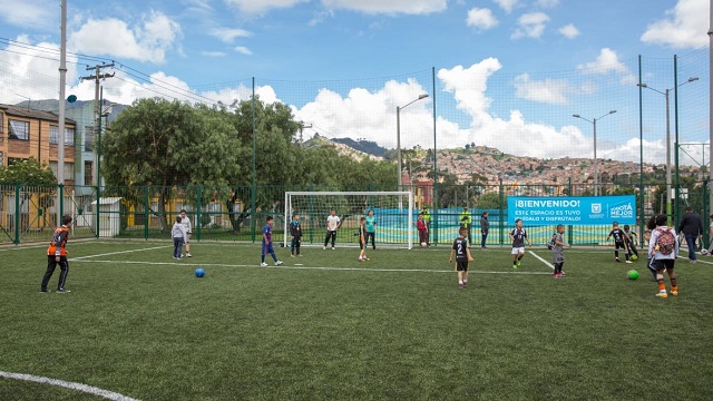 Entrega canchas localidad de Rafael Uribe Uribe - Foto: Comunicaciones Alcaldía Bogotá / Andrés Sandoval