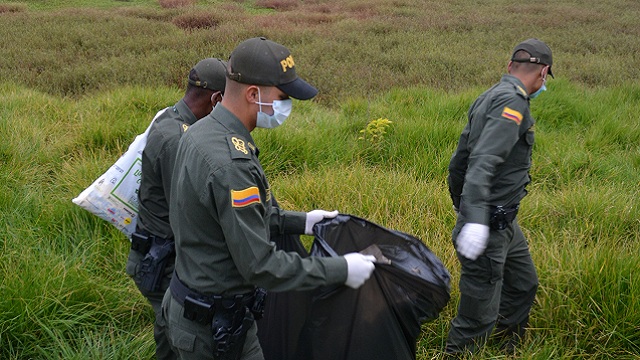 Habitantes de Tunjuelito limpian el humedal - Foto: Oficina de Prensa Alcaldía de Tunjuelito