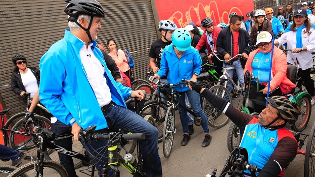 El alcalde recorrió lo que será la Av. Alsacia - Foto: Alcaldía Mayor de Bogotá/Diego Baumán