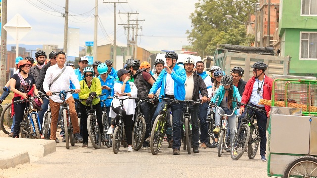 El alcalde recorrió lo que será la Av. Alsacia - Foto: Alcaldía Mayor de Bogotá/Diego Baumán