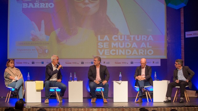 El alcalde Enrique Peñalosa en el conversatorio: 'La economía Naranja en el Festival Ideas al Barrio - Foto: Alcaldía Bogotá