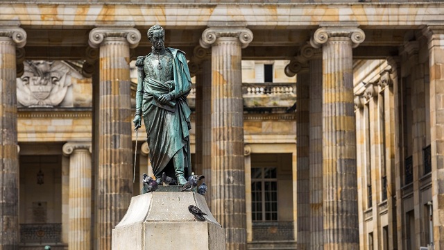 La estatua de Bolívar recupera su espada - Foto: IDPC