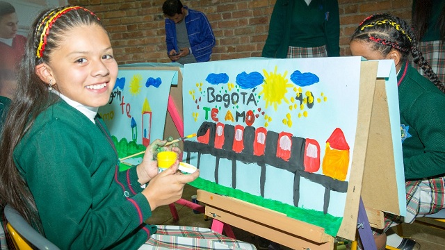 Estudiantes del colegio Menorah pintan la ciudad que quieren - Foto: Alcaldía de Bogotá